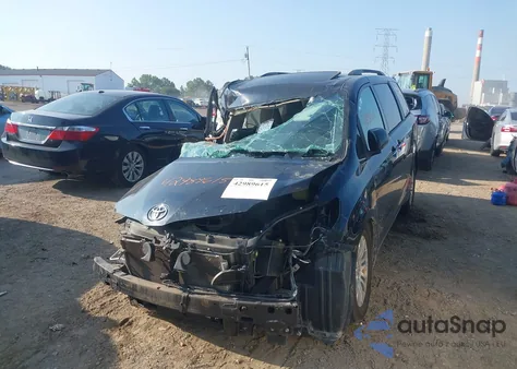 2016 Toyota Sienna Xle 8 Passenger z USA, uszkodzony, nr VIN 5TDYK3DC3GS764208